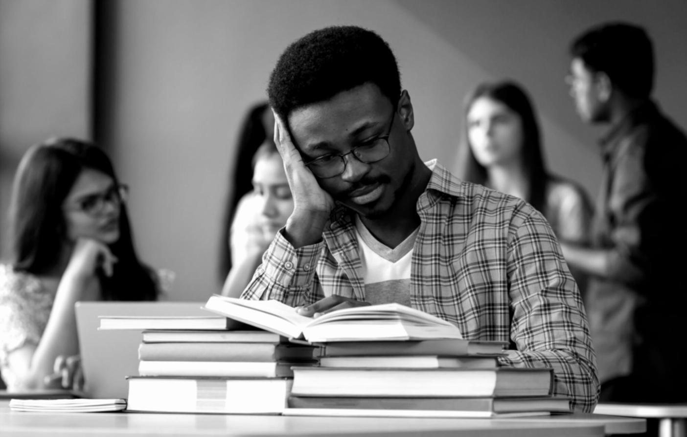 Planification financière personnalisée avec documents et calculatrice